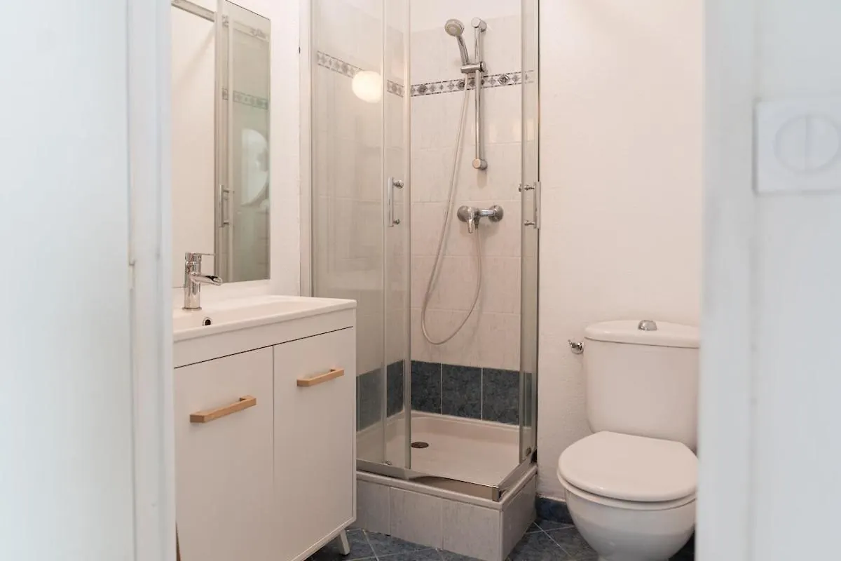 Studio Equipe Dans Une Residence Avec Piscine A 10Mn Du Centre Ville نيس