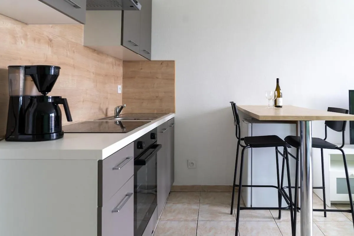 Appartement Studio Equipe Dans Une Residence Avec Piscine A 10Mn Du Centre Ville Nice